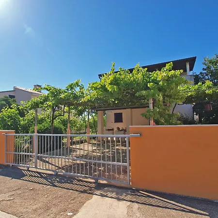 Jan 325 Apartman *