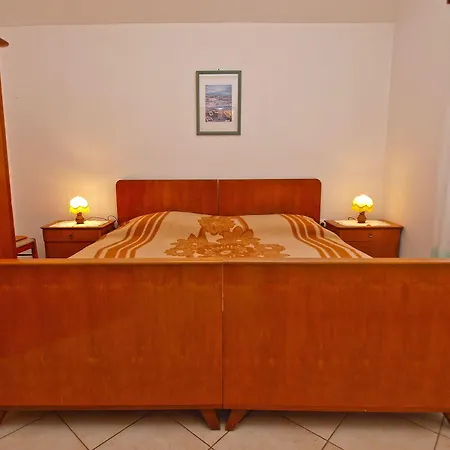 Jan 325 Apartman