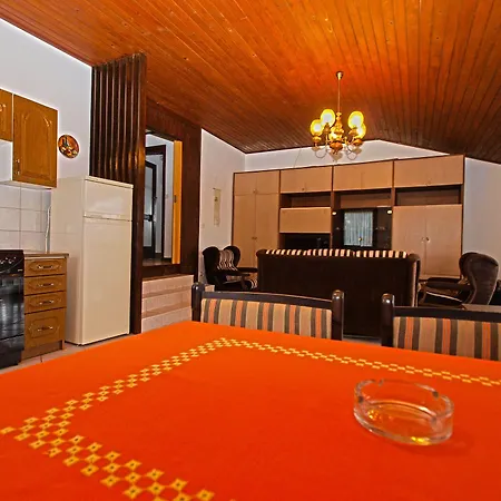 Jan 325 Apartman *