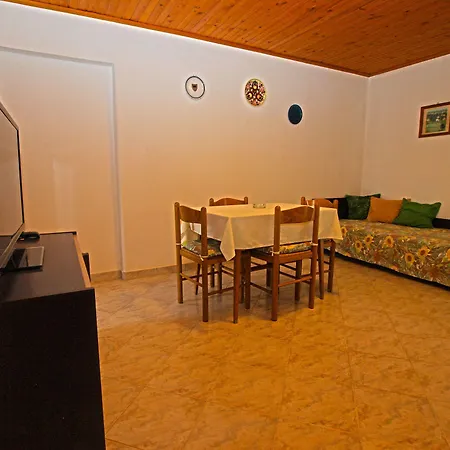 Jan 325 Apartman *