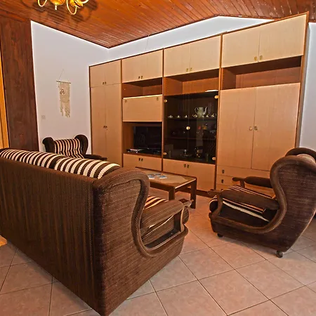 Jan 325 Apartman *