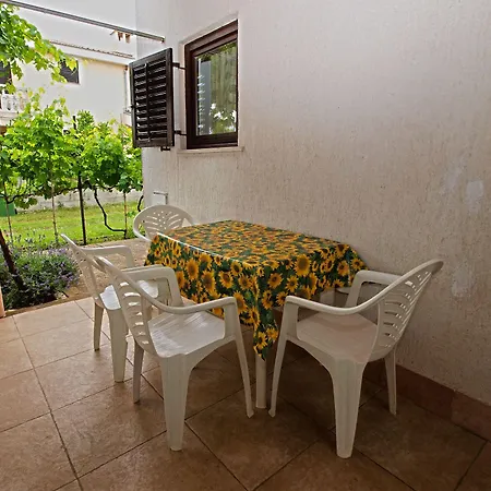 Jan 325 Apartman *